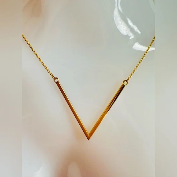 Dainty V Necklace  💛 Real 18 Karat Solid Gold Jewelry 💛 - Picture 3 of 8